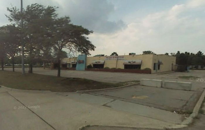 Chi-Chis - Livonia - 29330 Schoolcraft Rd (newer photo)